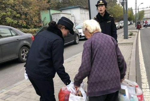 助人为乐，拯救小生命（一位善良女孩的故事）