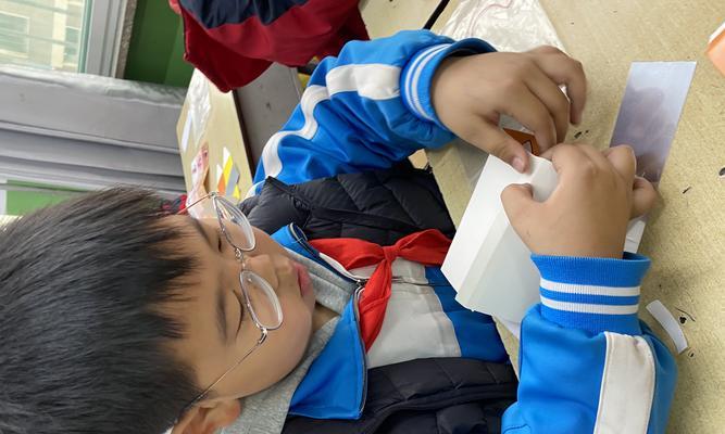 小实验带给我们的欢乐（三年级小学生做的实验）