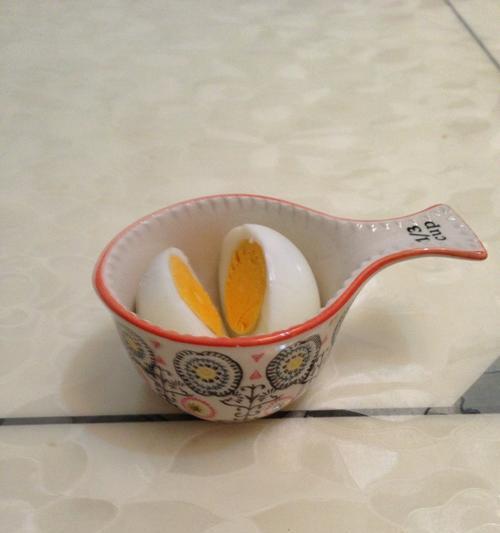 美味即将到来的等待（让人垂涎欲滴的美食和期盼）