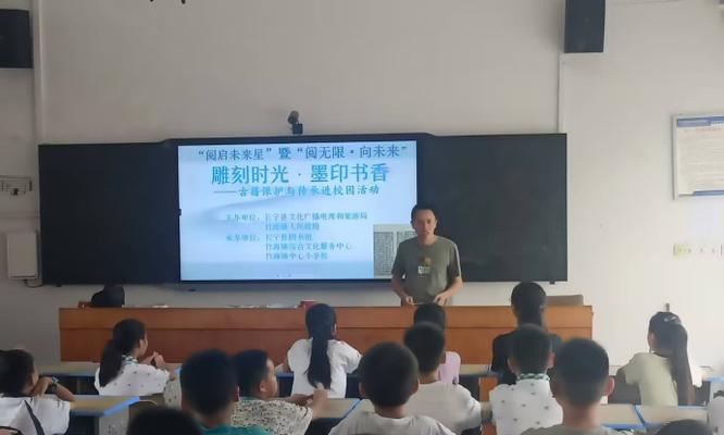 书香中的时光（独自品茗与人相聚）