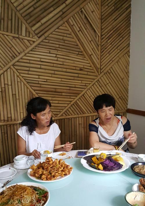 友谊重于金钱（以情相待，深情厚谊）