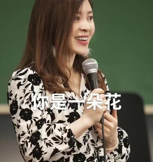 没有一朵花会错过春天（一位老人与花海的故事）
