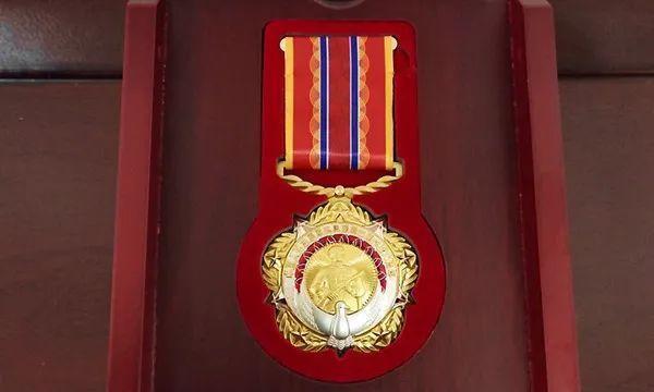 主题：以永远铭记这份礼物