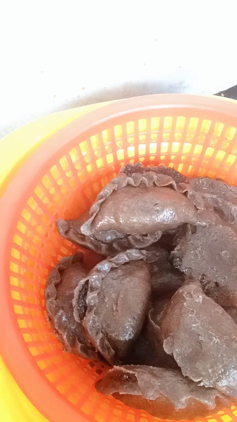 母亲的爱是无私的（用心呵护，陪伴一生）