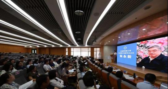 校园里的传说（探寻未知的秘密，勇敢面对恐惧）