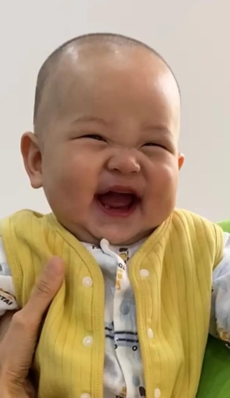 岁月静好，有你陪伴。（一对青梅竹马的爱情故事。）