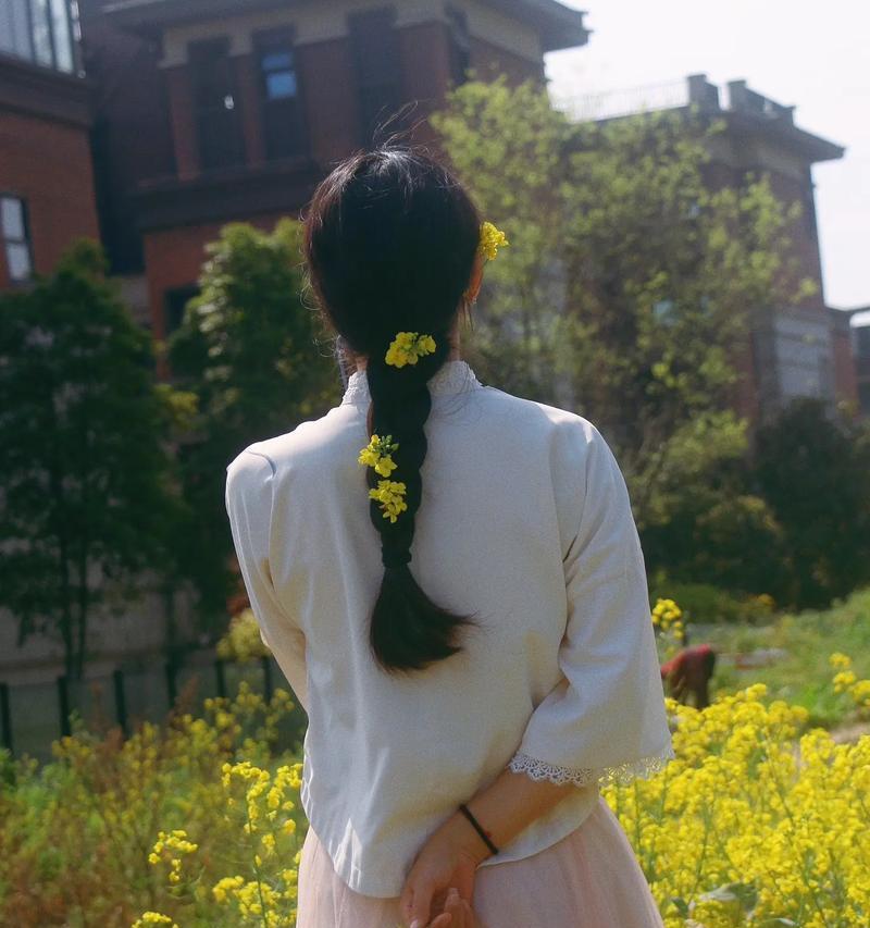 春天的暖阳（阳光、花朵与温情）