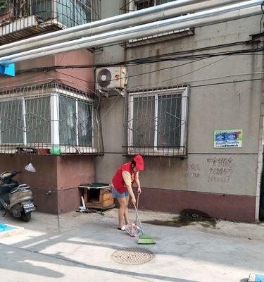 义务清扫，共建美好社区（爱心志愿者，无私奉献）