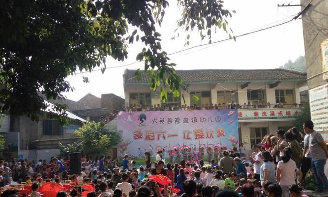 童年色彩斑斓（欢声笑语与成长故事）