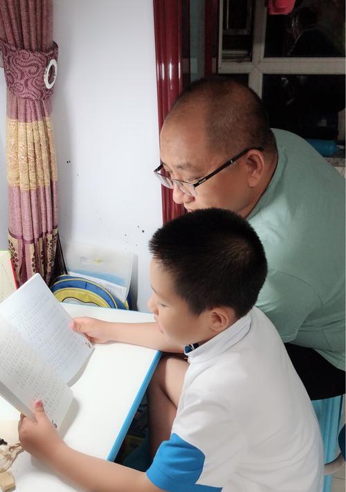 《听父亲的话，走自己的路》（我和父亲的故事）