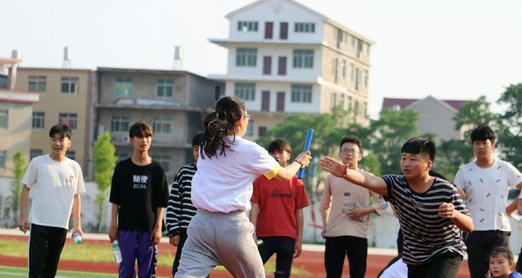 奔跑在成长路上（勇敢的少年与他的奋斗之路）