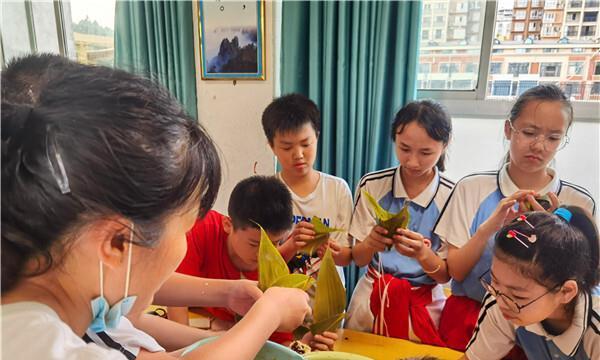 包粽子活动（感受传统文化的魅力）
