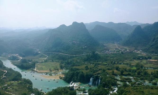家乡美景（在那片绿色中追逐）