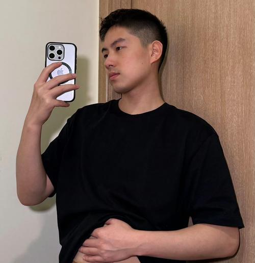 阳光下的少年：一个温暖的故事