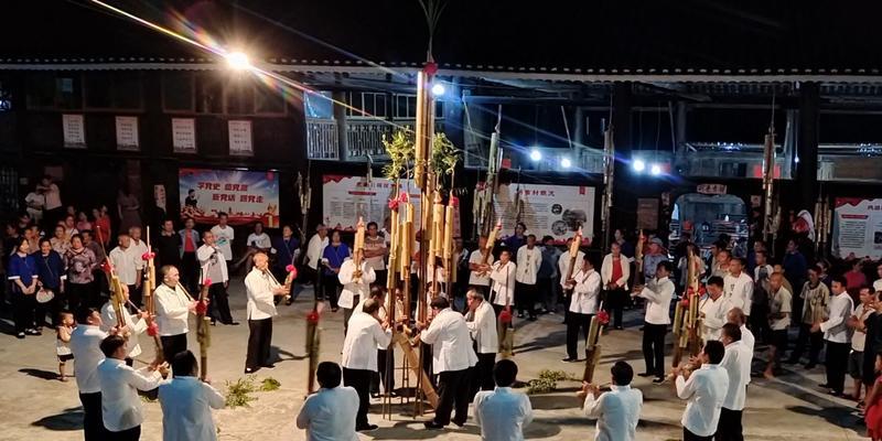 跨越民族风俗异彩（异域风情妙趣横生）