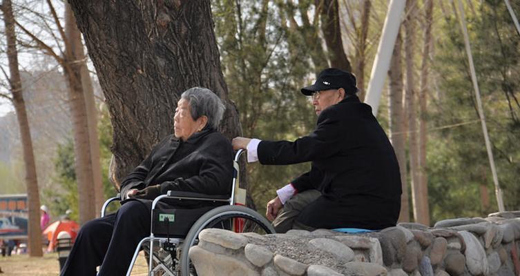 因为有你不孤单（关于一个单身独居的人物的故事）
